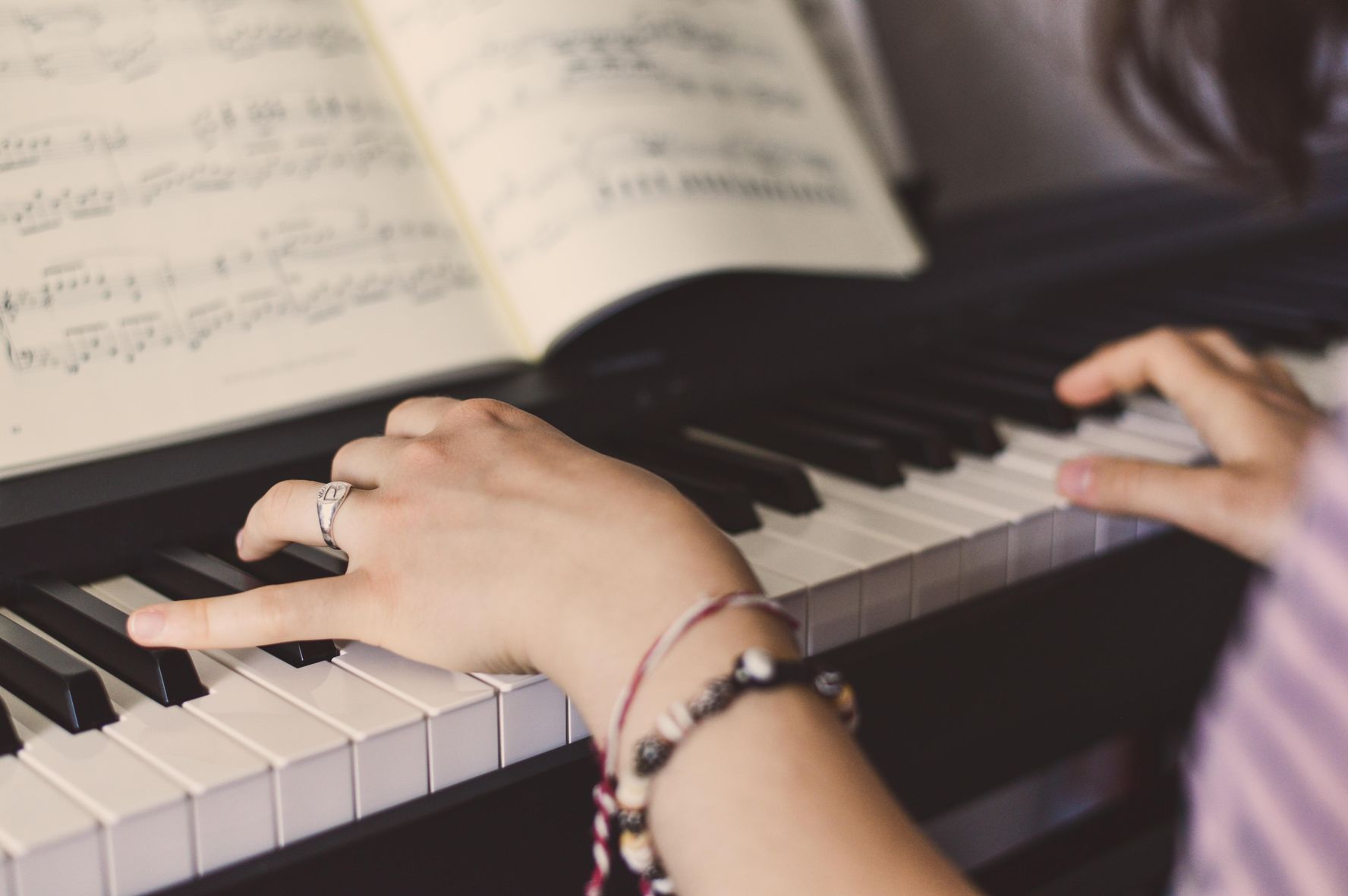 Musikschule: Klavierspielen lernen