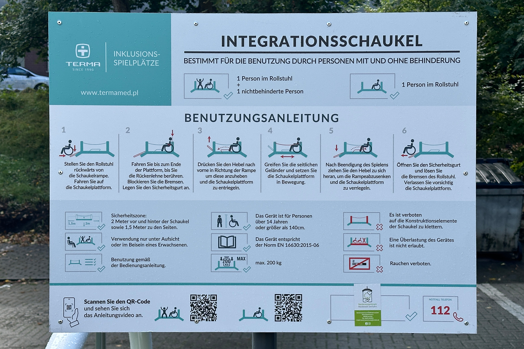 Die Bedienung der Rollstuhlschaukel ist einfach gestaltet.