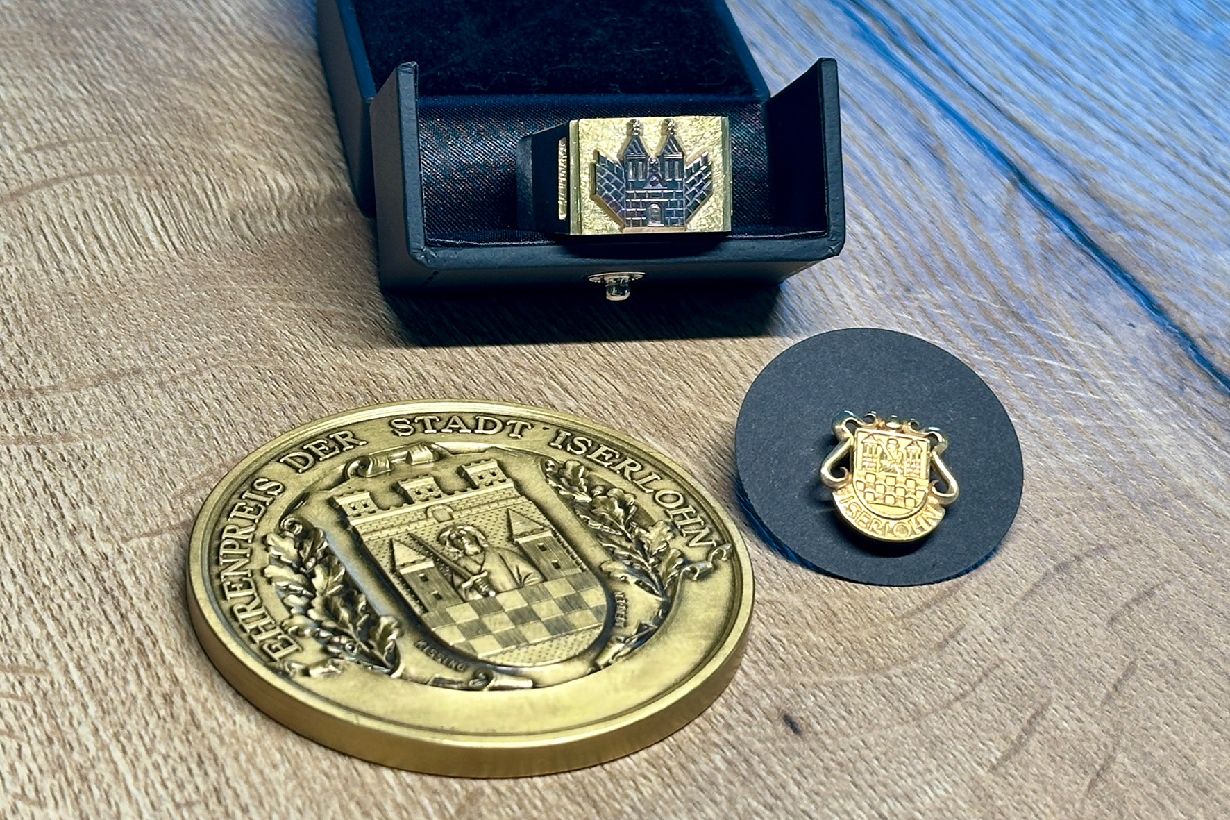Pankratius-Plakette, Ehrennadel und Ehrenring der Stadt Iserlohn.