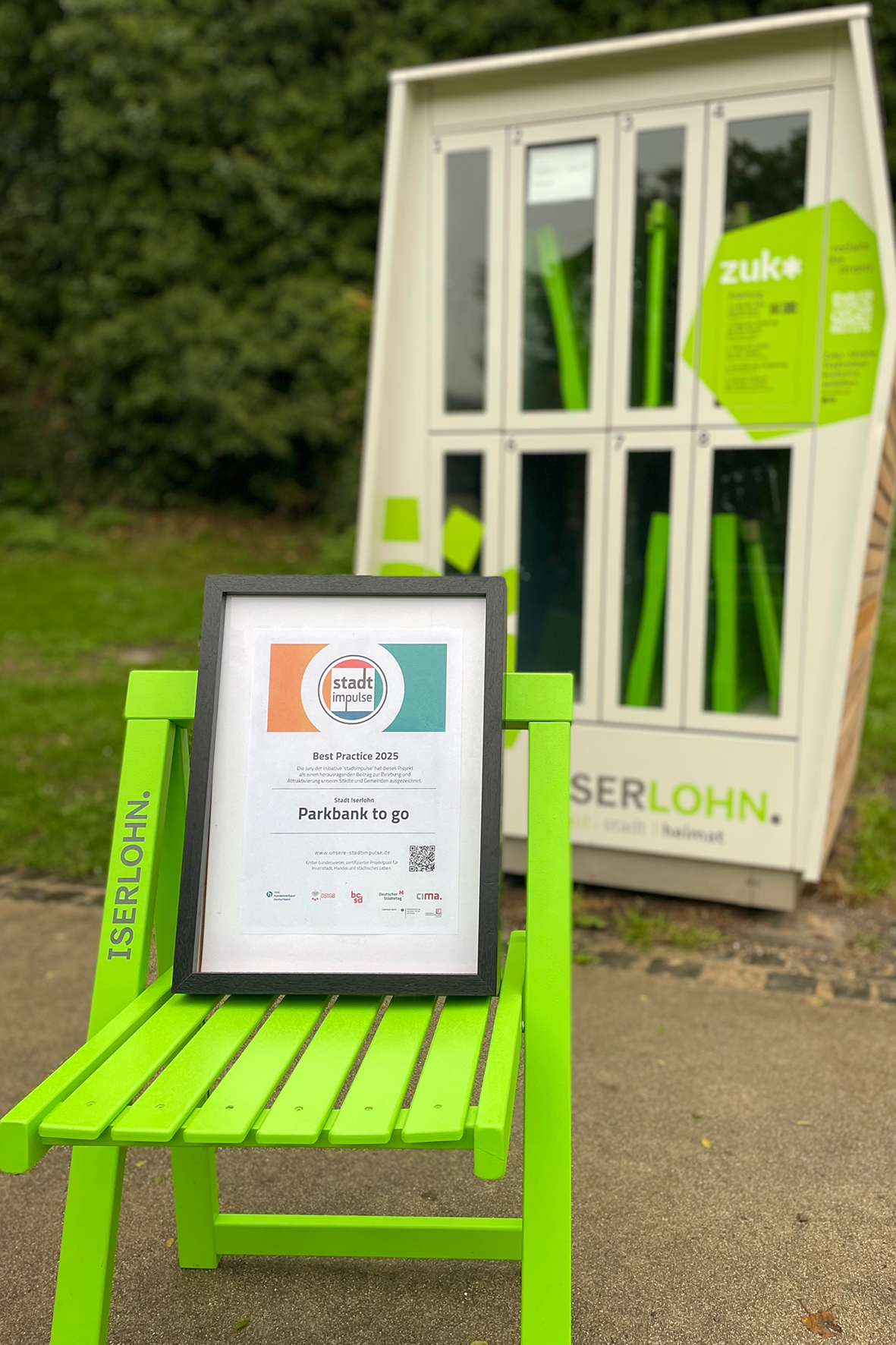 Über die ZuKo-App lassen sich kostenlose Sitzmöglichkeiten am Fritz-Kühn-Platz ausleihen.