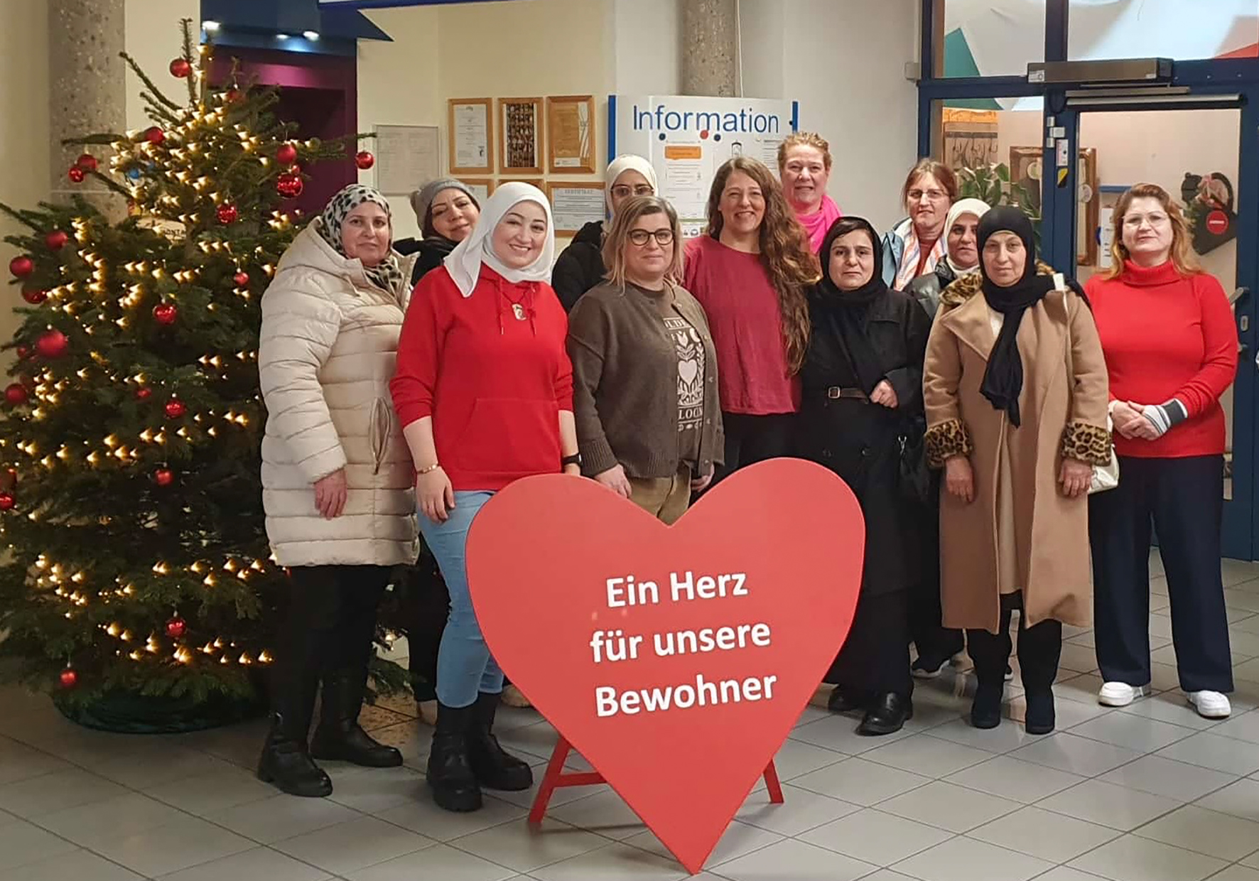 Wildkräuter-Dinkelkissen haben Teilnehmerinnen einer Arbeitsgelegenheit im Seniorenzentrum Waldstadt Iserlohn verteilt.