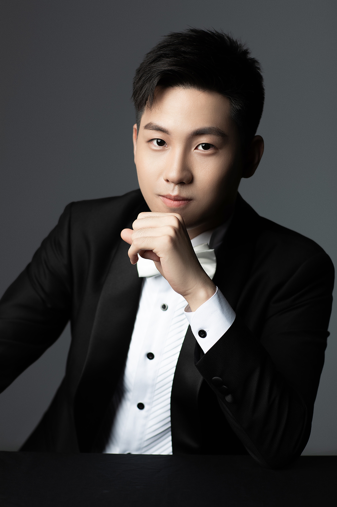 Pianist Zhongjin Fang