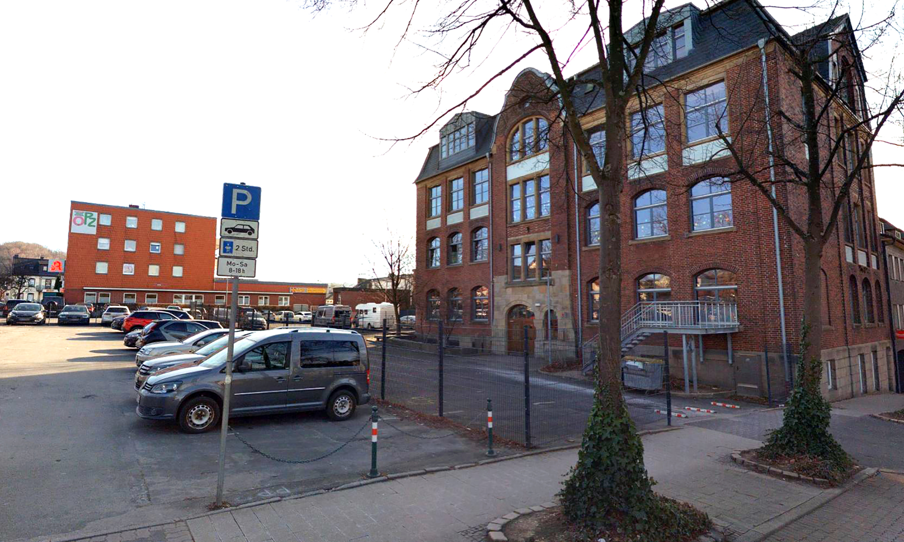 Der Parkplatz "Reinickendorfer Straße" steht wegen Arbeiten am dortigen Realschul-Pausenhof nur eingeschränkt zur Verfügung.