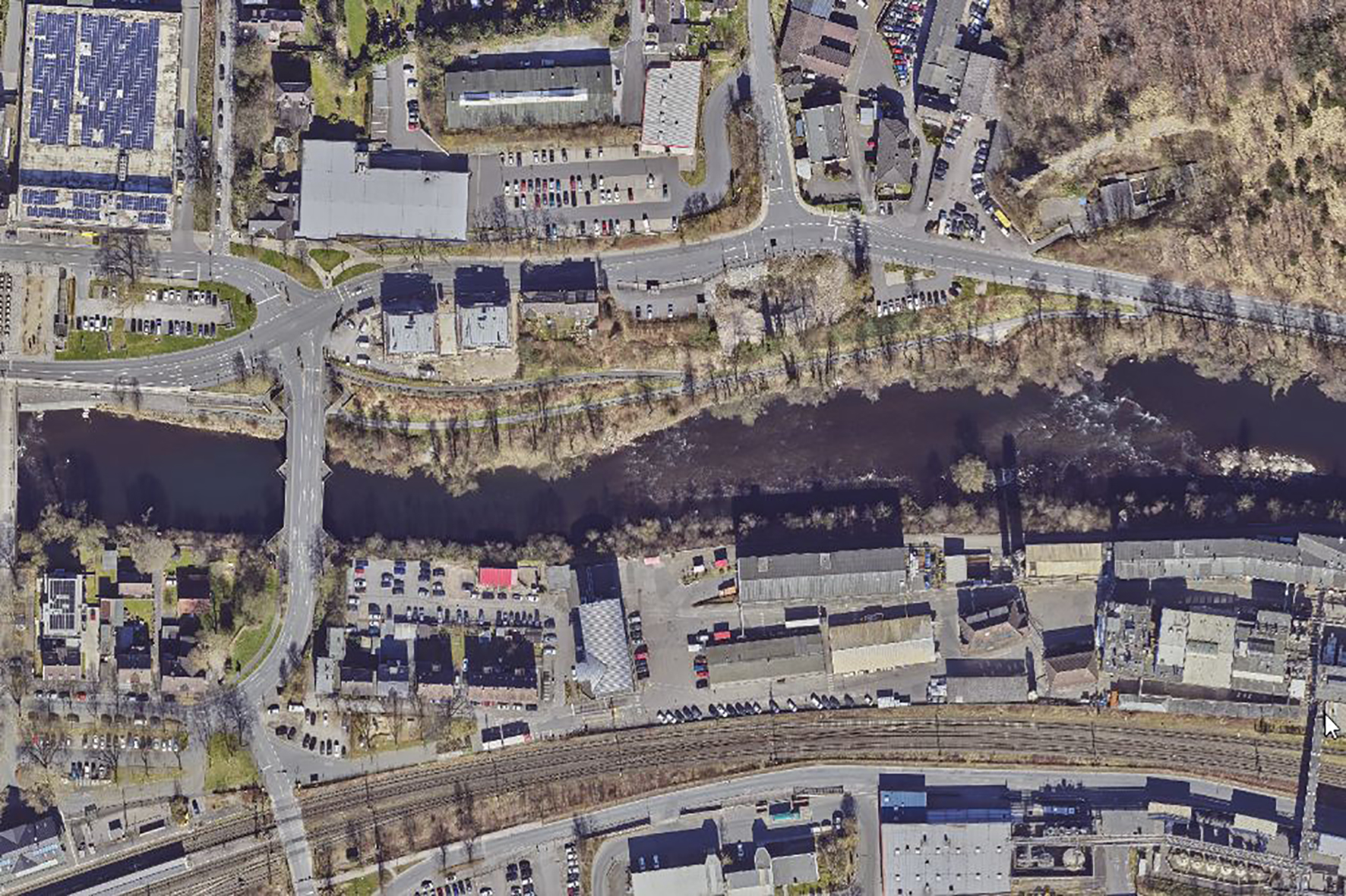 Im Zuge der laufenden Baumaßnahme am Oestricher Bach ist eine separate Radwegeführung aus Gründen der Verkehrssicherheit nicht möglich.