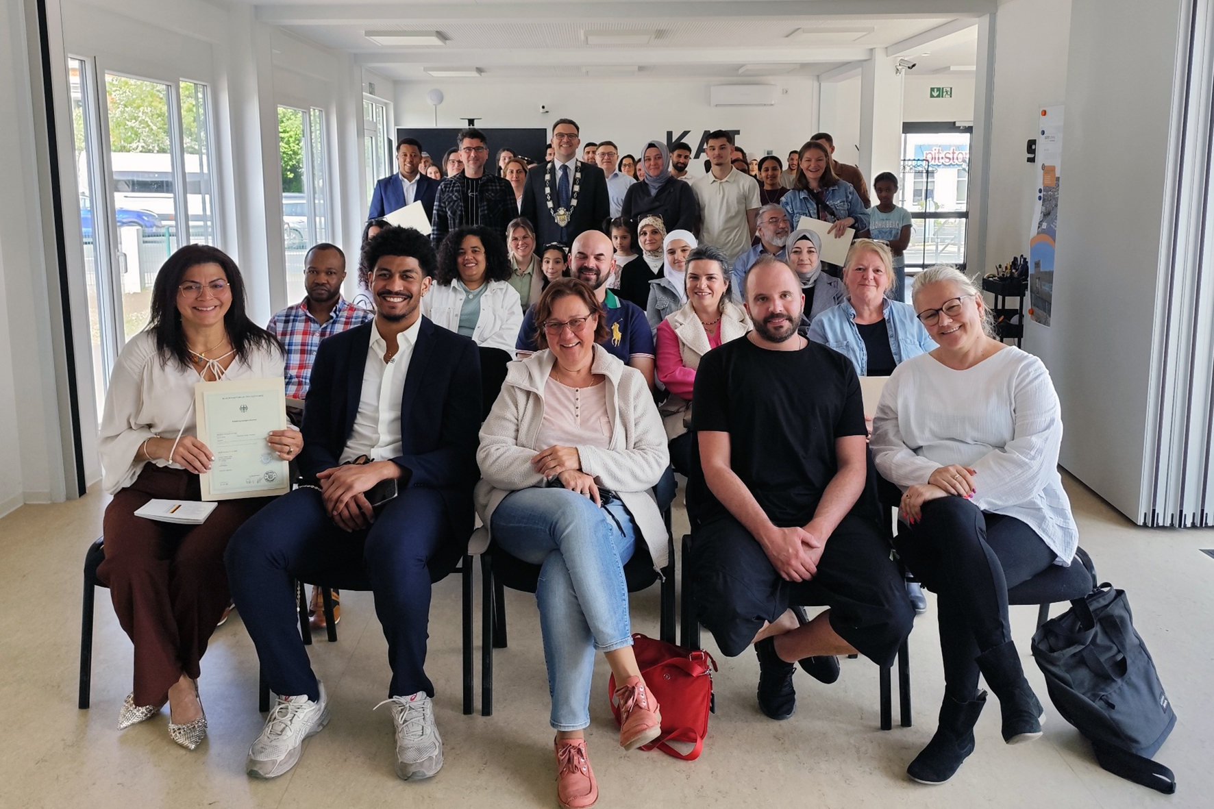 38 neue Iserlohnerinnen und Iserlohner wurden Ende Apil im KAI eingebürgert und erhielten die deutsche Staatsangehörigkeit. 