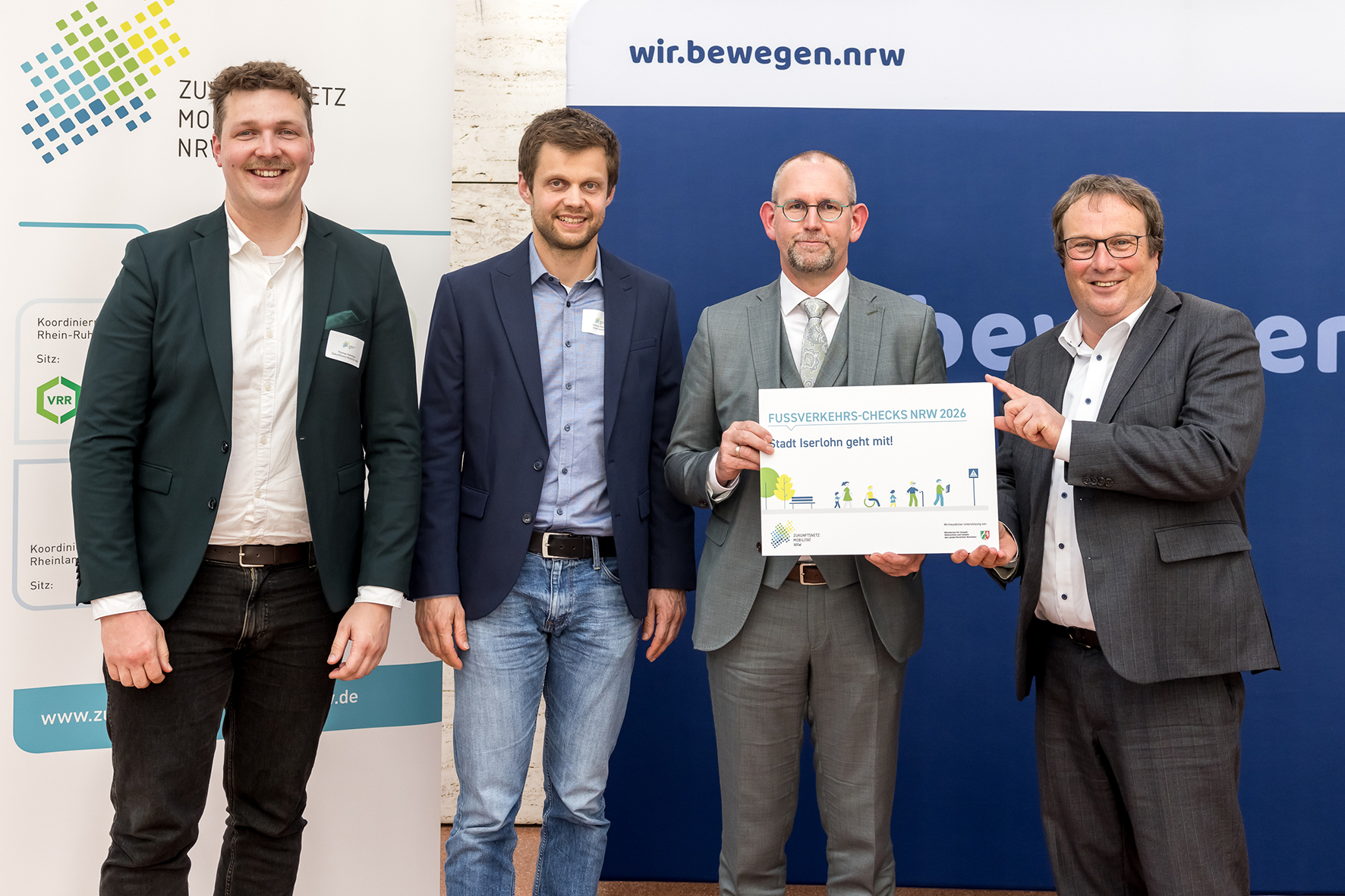 v.l.n.r.: Thomas Nienhaus (NWL); Mathis Perkert (Stadt Iserlohn); Thorsten Grote (Stadt Iserlohn); Oliver Krischer (NRW Umwelt- und Verkehrsminister).