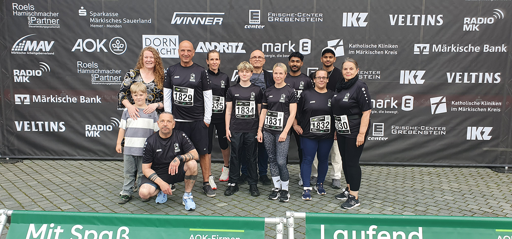 (v.l.n.r.) Tina Röse, Julian Röse, Heinz Liesenberg (kniend), Boris Eytner, Nicole Riedel, Ricarda Riczitzki, Slobodan Masanovic, Melanie Gräbner, Daniel Biju, Birte Grothusmann, Jacob Roy, Christine Gantenbrink. 