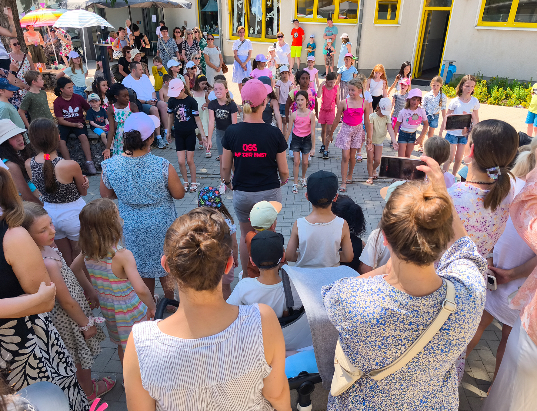 Die Zumba-AG sorgte mit ihrem Tanzauftritt für Abwechslung und Unterhaltung.