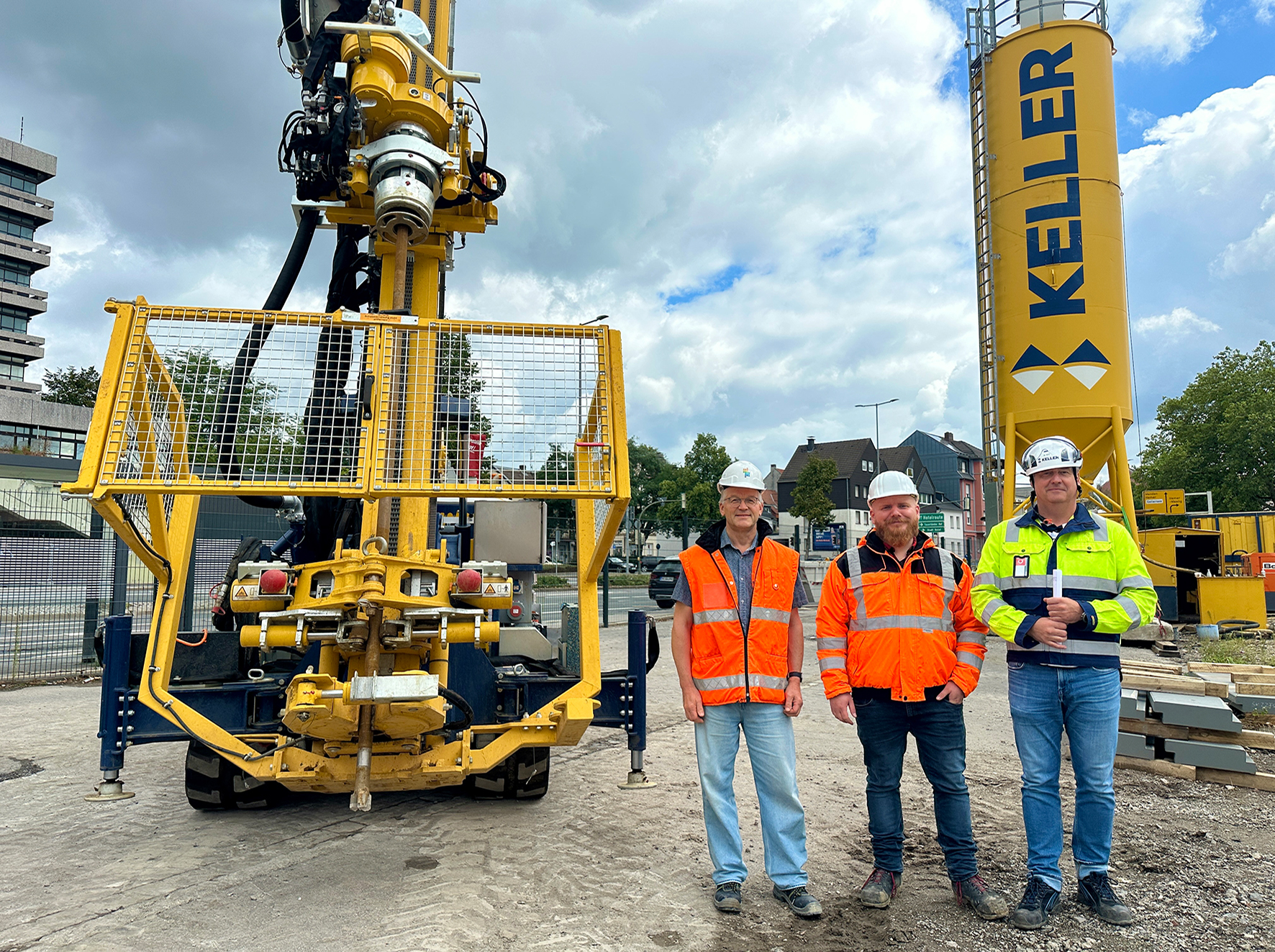 (v.l.n.r.) Uwe Ziemann (Planer der Stadt Iserlohn), Daniel Alexander Kujath (Fachgutachter der Firma Dr. Spang) und Martynas Will (Keller Grundbau GmbH).