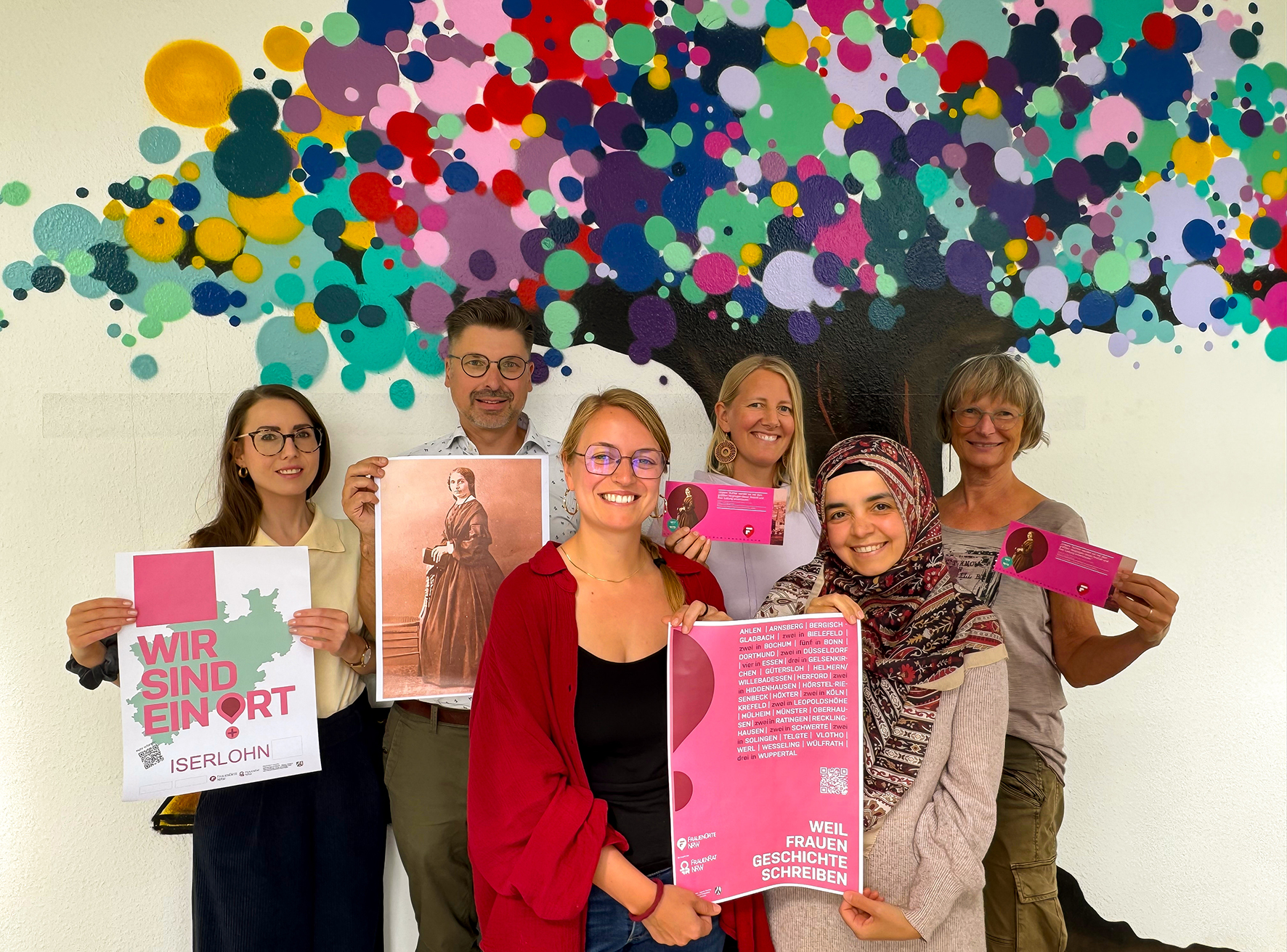 (v.l.n.r.): Patricia da Cruz Santos (Gleichstellungsbeauftragte), Rico Quaschny (Stadtarchivar), Kim Röttler, Miriam Remmert, Yasmin Akgüre, Anna Müller (Frauen-AG Vorstände). 