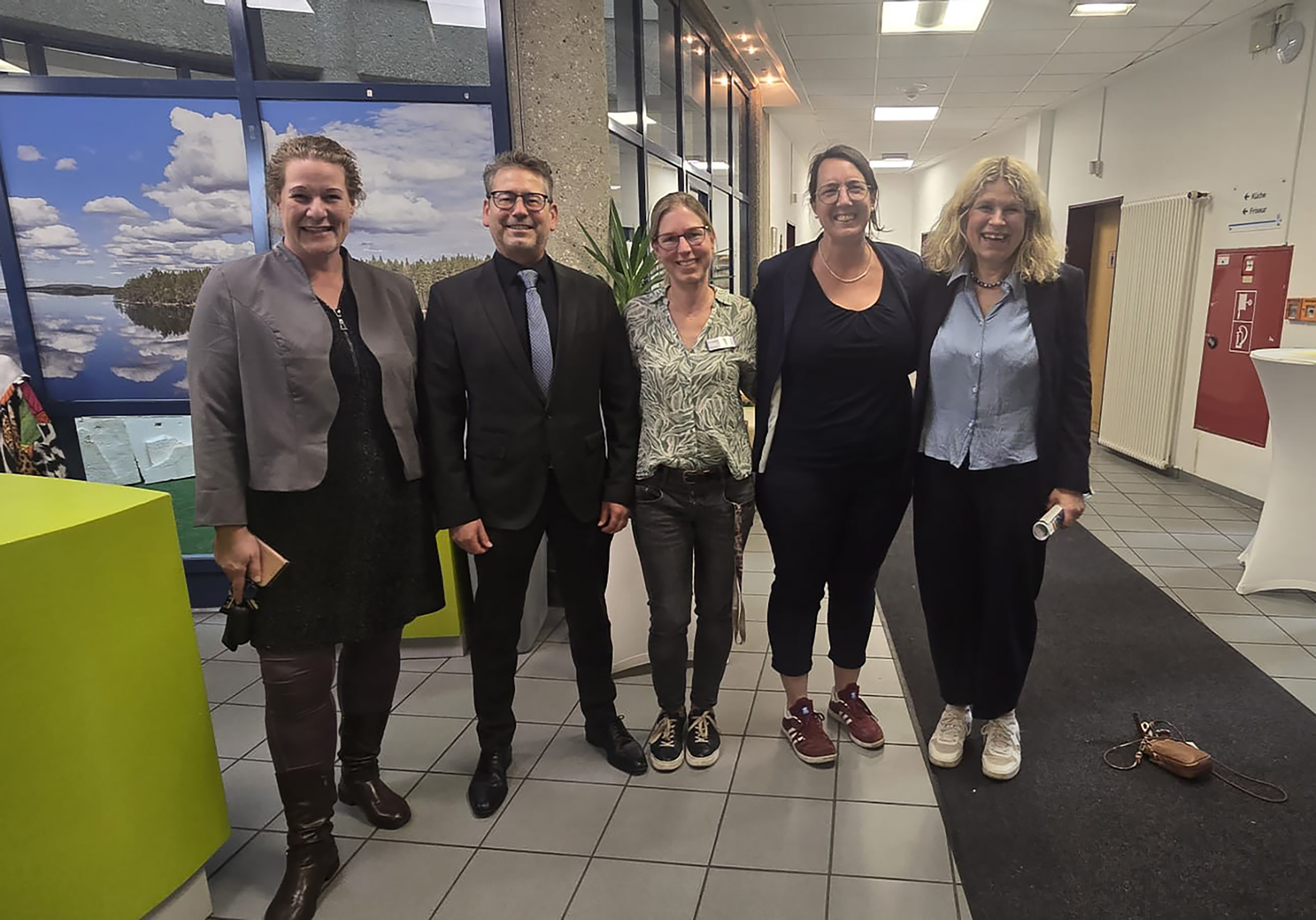 Über den Zuspruch zum Aktionsabend freuten sich (v.l.n.r.) Tina Röse (Leiterin des SWI), Karsten Meininghaus (stv. Bürgermeister der Stadt Iserlohn), Yvonne Hensling (SWI), Jennifer Kühnert (Pflegecoachin im SWI) und Elke Kohling (Chefärztin der LWL-Klinik Hemer).